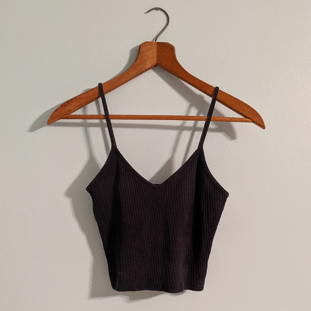 Black ribbed cropped tank